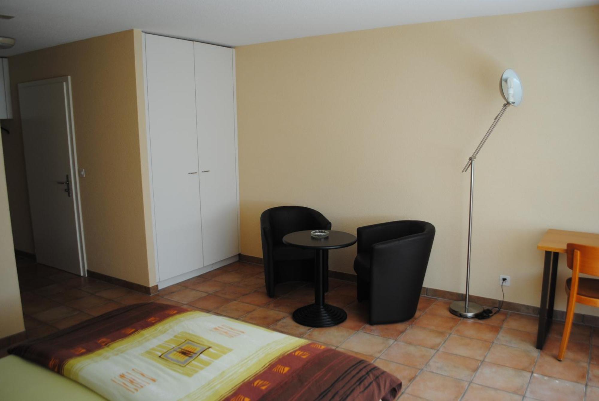 Motel - Hotel La Poularde Romont Room photo