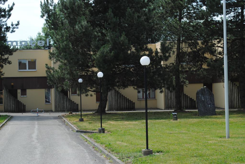 Motel - Hotel La Poularde Romont Exterior photo