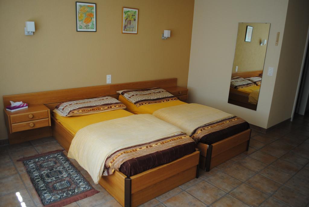 Motel - Hotel La Poularde Romont Room photo
