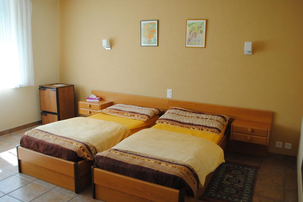 Motel - Hotel La Poularde Romont Room photo